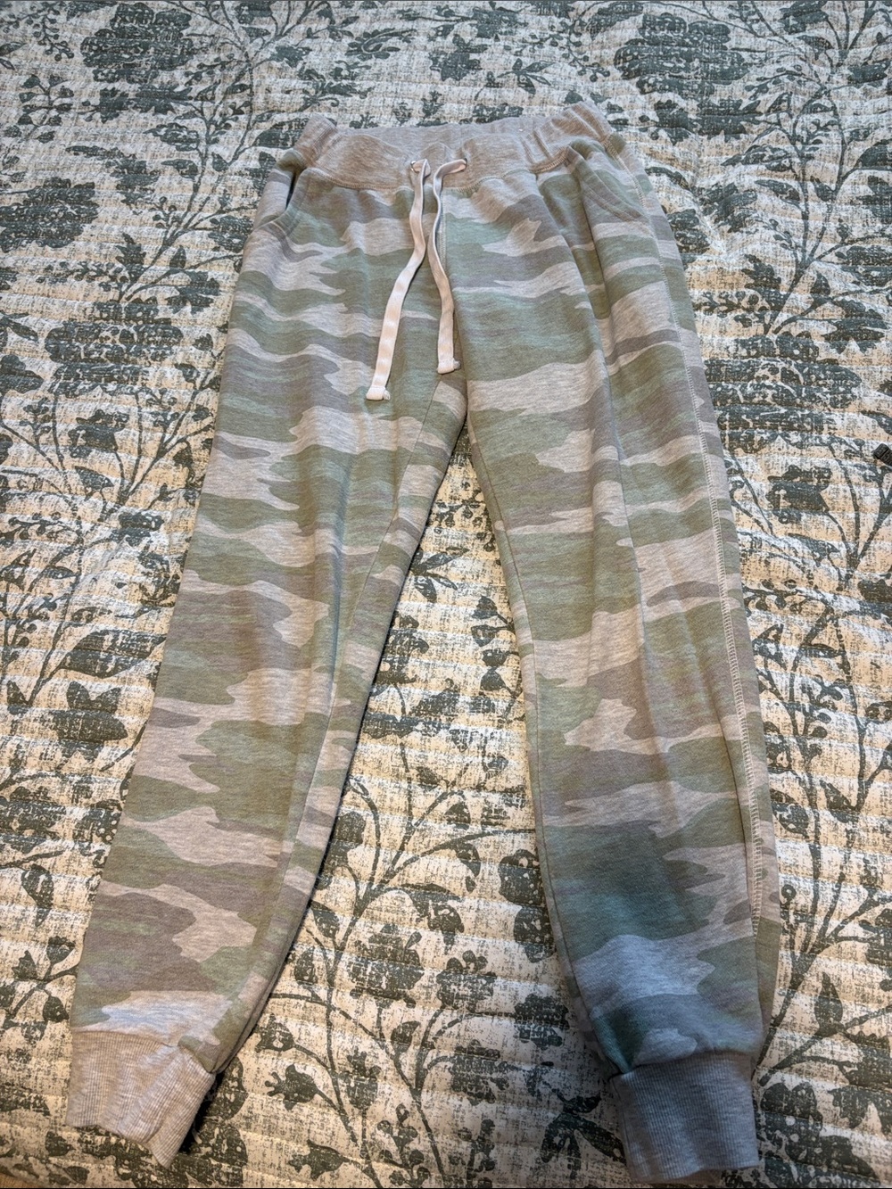 Women’s Camo Jogger Pants - Green/Gray Size M